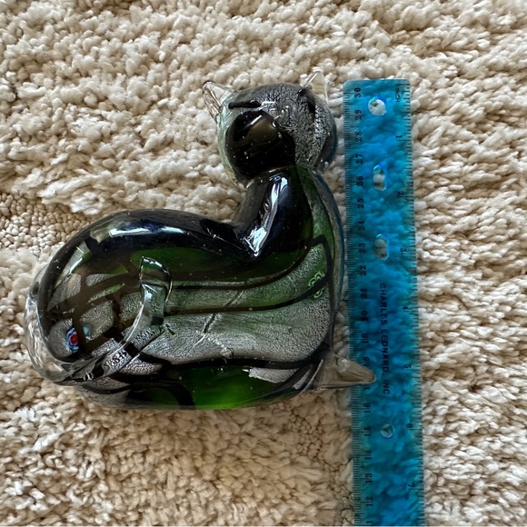 Glass cat paperweight. - Picture 3 of 4
